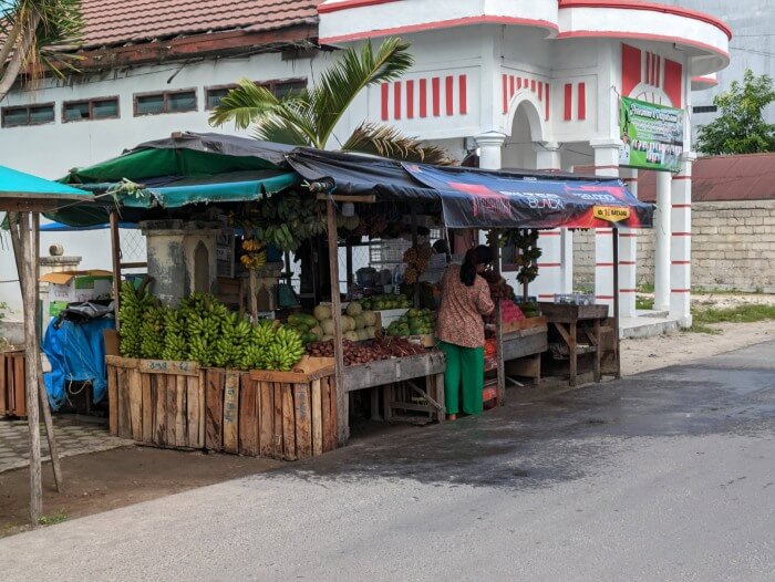 Puesto de fruta en el mercado local de Kumai, en Borneo