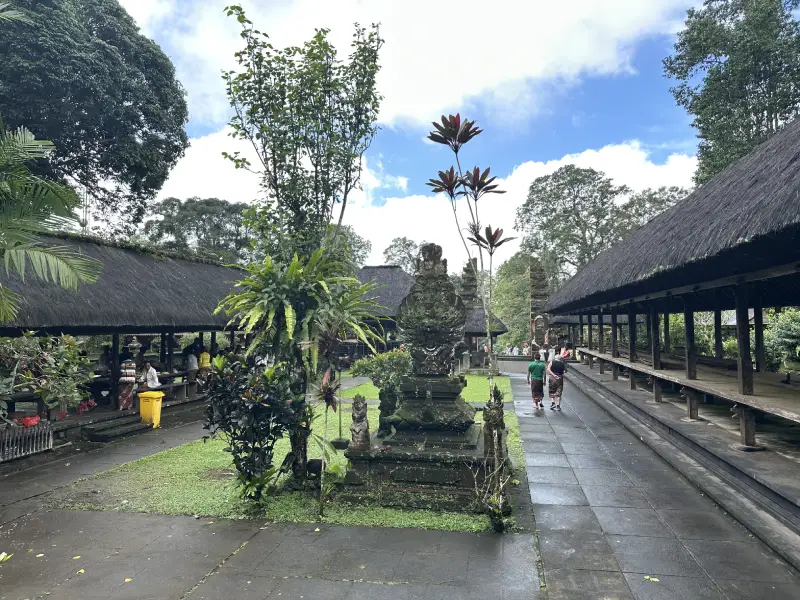 Patio del templo Pura Luhur Batukaru