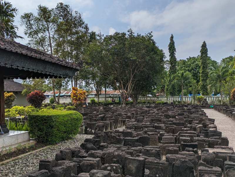 Extension de piedras originales del templo Borobudur